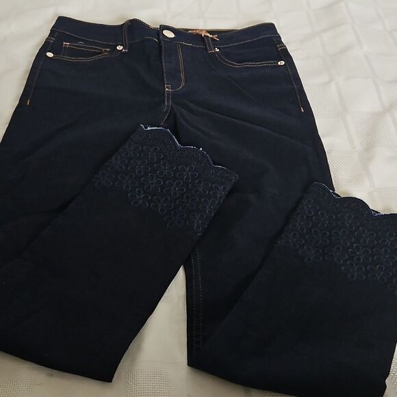 Women's Denim Embroidery Scalloped  Hem Jeans - Picture 12 of 16